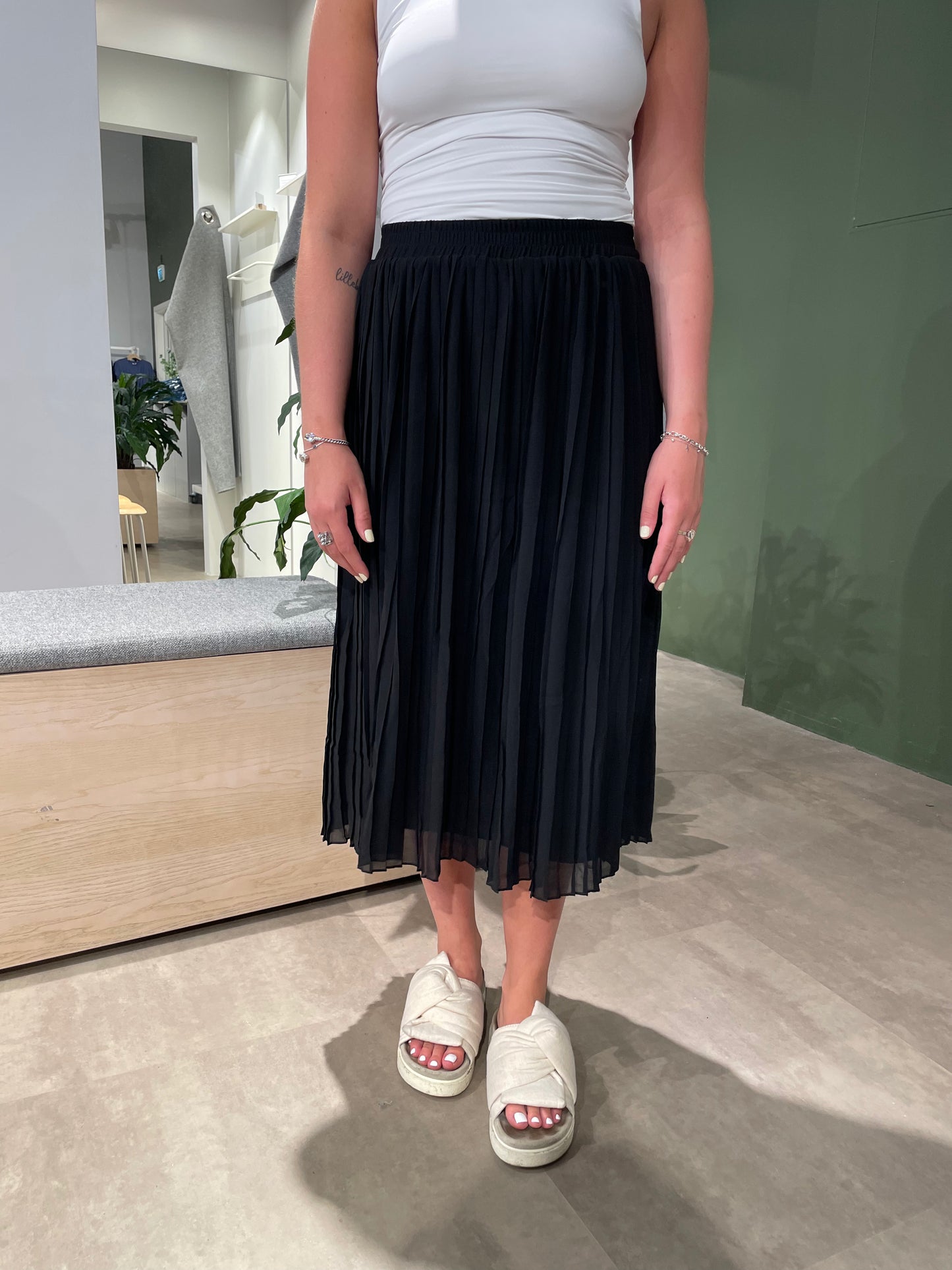 OBJTOBINA Skirt - Black