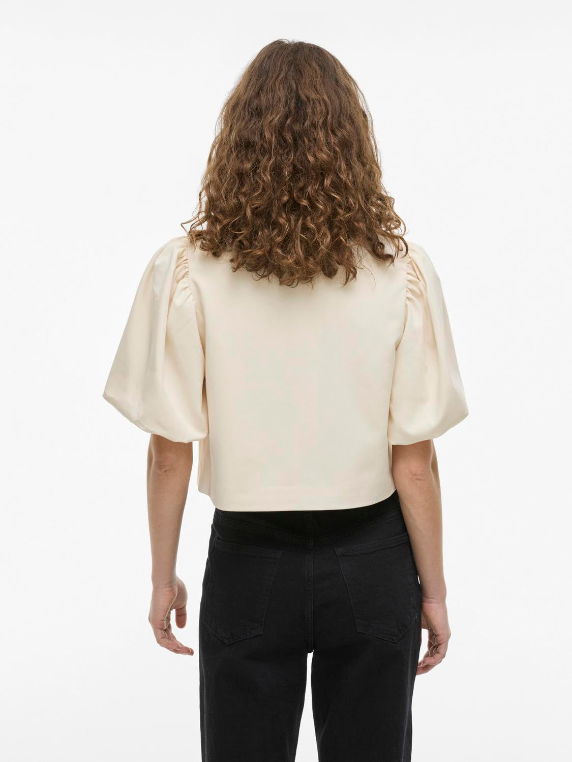 model_shot-back