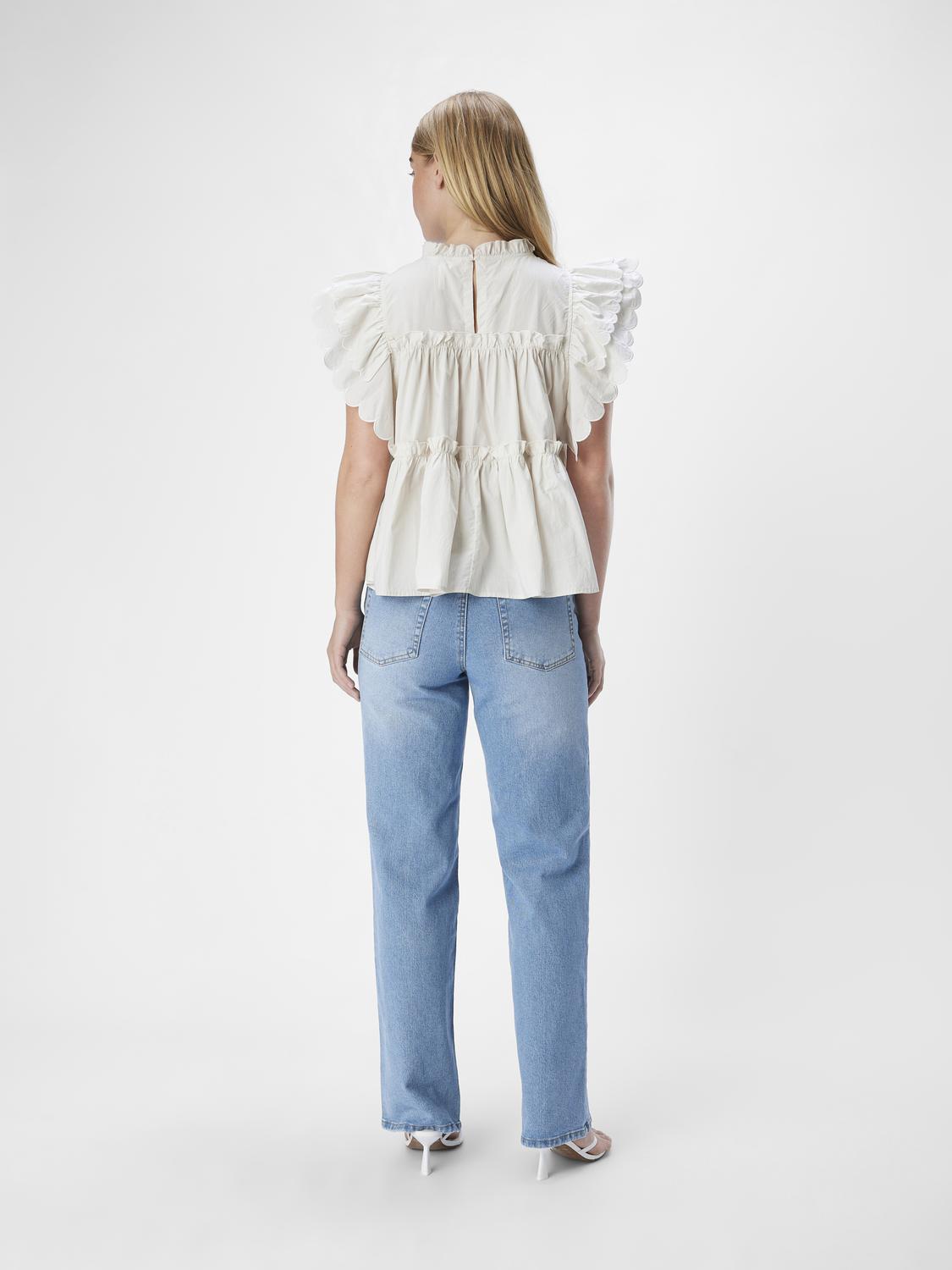 model_shot-back