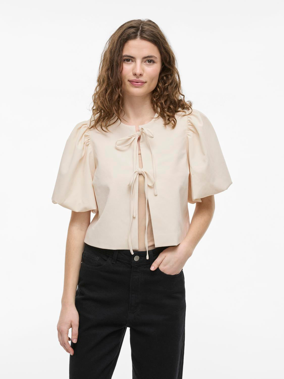 model_shot-front