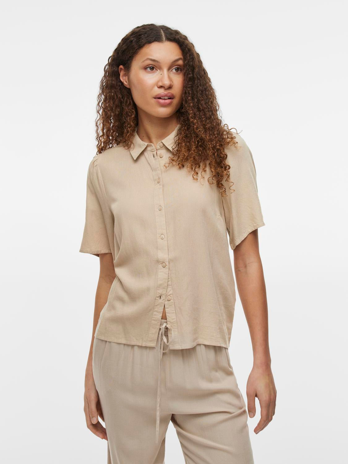 model_shot-front