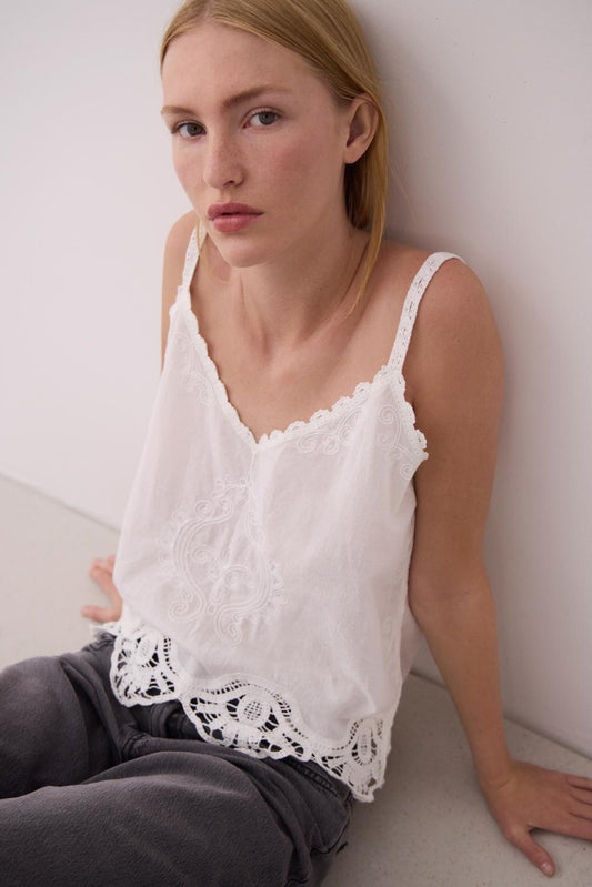 model_shot-creative